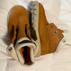 Timberland Kids Boots in Tan and Cream